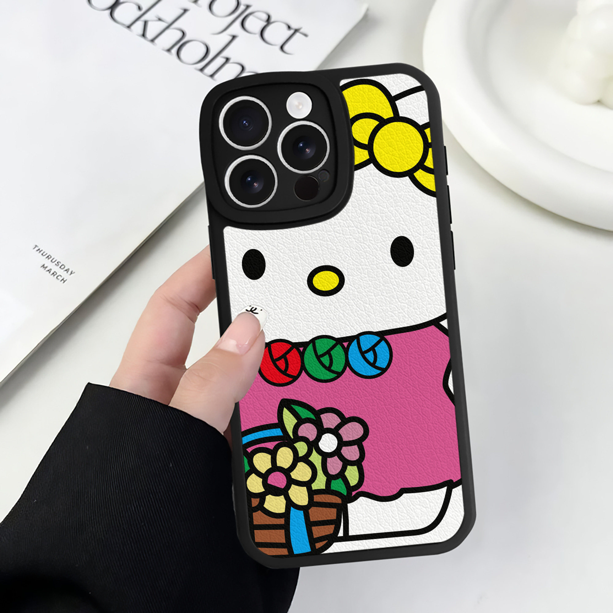 （画像用） Hello Kitty ハローキティ 【iPhone 16シリーズ対応】シリコンスマホケース（レザー調） 材質：シリコン